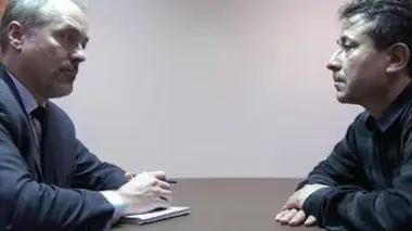 En bas des escaliers