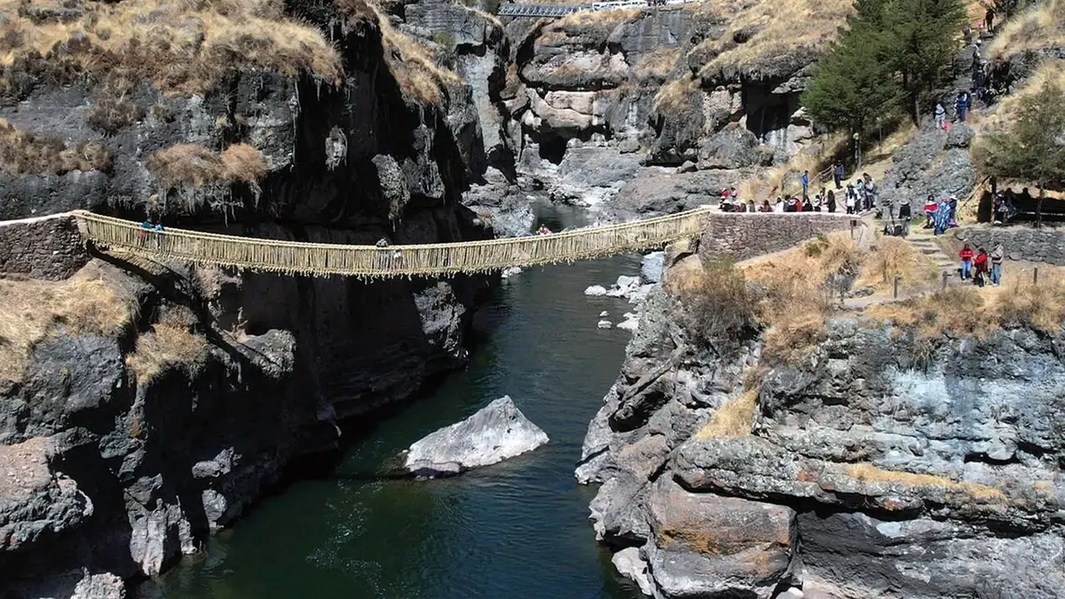 Le pont d'herbes tressées de Q'eswachaka : Un ouvrage éphémère et éterne