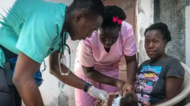 Le premier homme sage-femme en Haïti