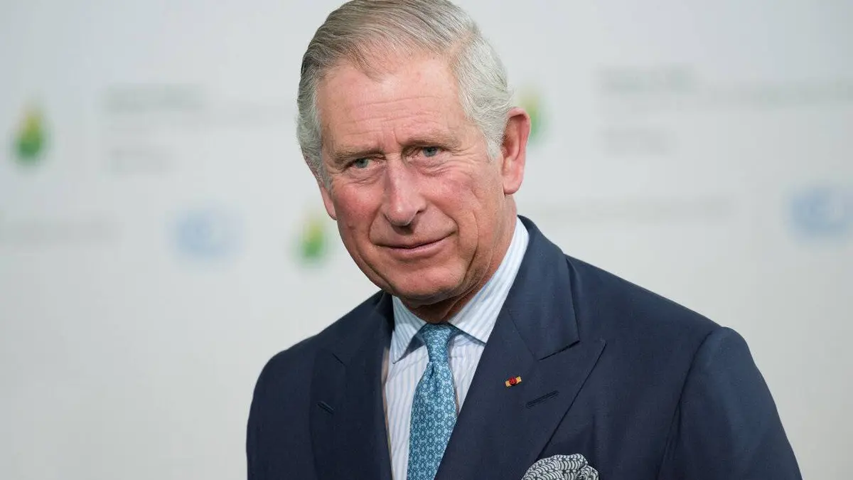 Le prince Charles aux marches du trône