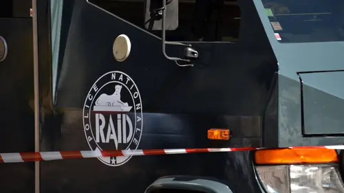 Casting Le raid raconté de l'intérieur : 35 ans d'intervention à haut risque