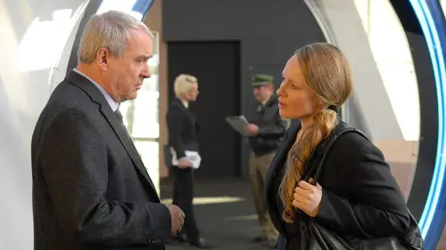 Le Renard S38E02 Des mains gantées de noir en streaming