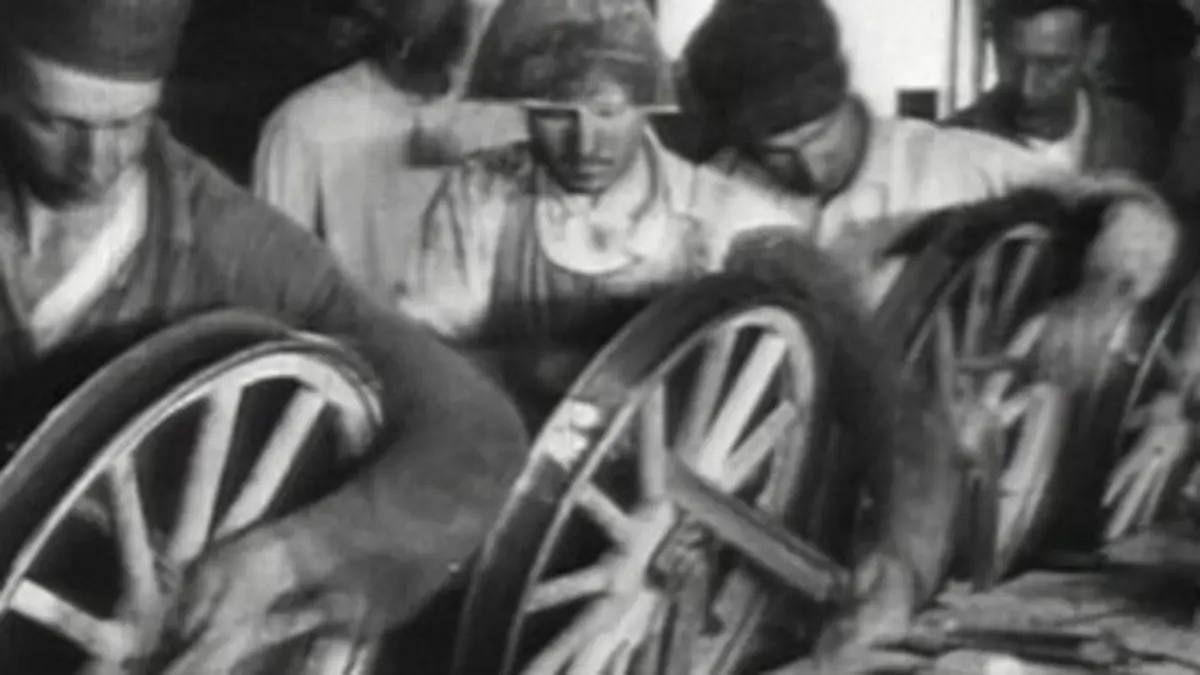 Le siècle des hommes E06 1926-1940 : A la chaîne