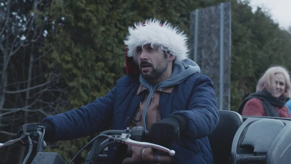 Le temps des chenilles S02E07 Identité