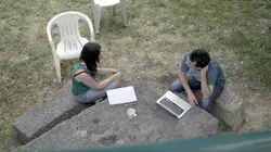 Le village Je sens que tout ça est fragile...