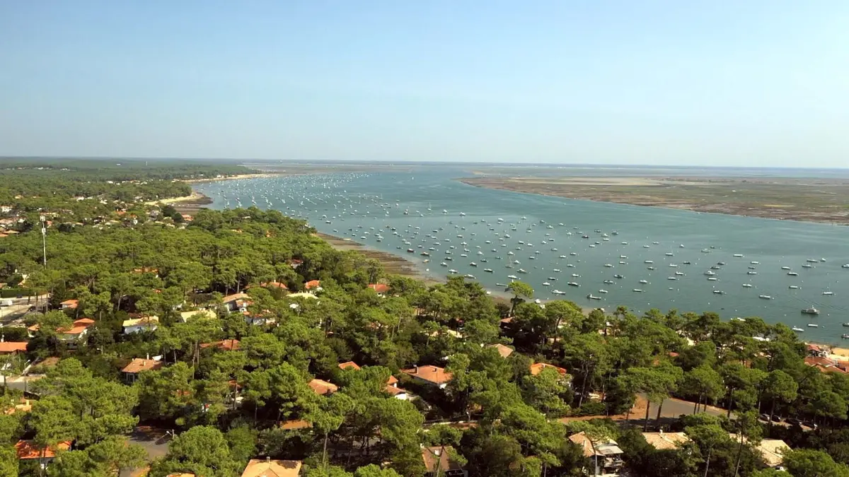 Les 100 lieux qu'il faut voir Le bassin d'Arcachon, du bassin d'Arcachon aux lacs landais