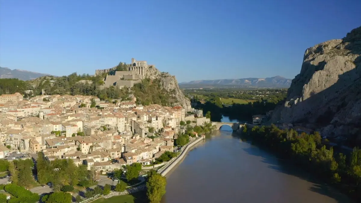 Les 100 lieux qu'il faut voir La route Napoléon, de la Côte d'Azur aux Alpes