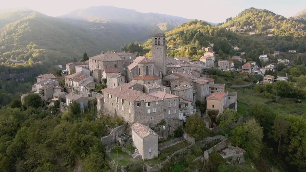 Les 100 lieux qu'il faut voir L'Ardèche, des gorges au Haut-Vivarais