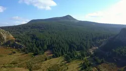 Les 100 lieux qu'il faut voir La Haute-Loire, du Puy-en-Velay aux méandres des gorges de l'Allier