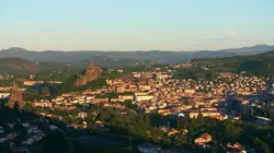 Les 100 lieux qu'il faut voir La Haute-Loire, du Puy-en-Velay aux méandres des gorges de l'Allier