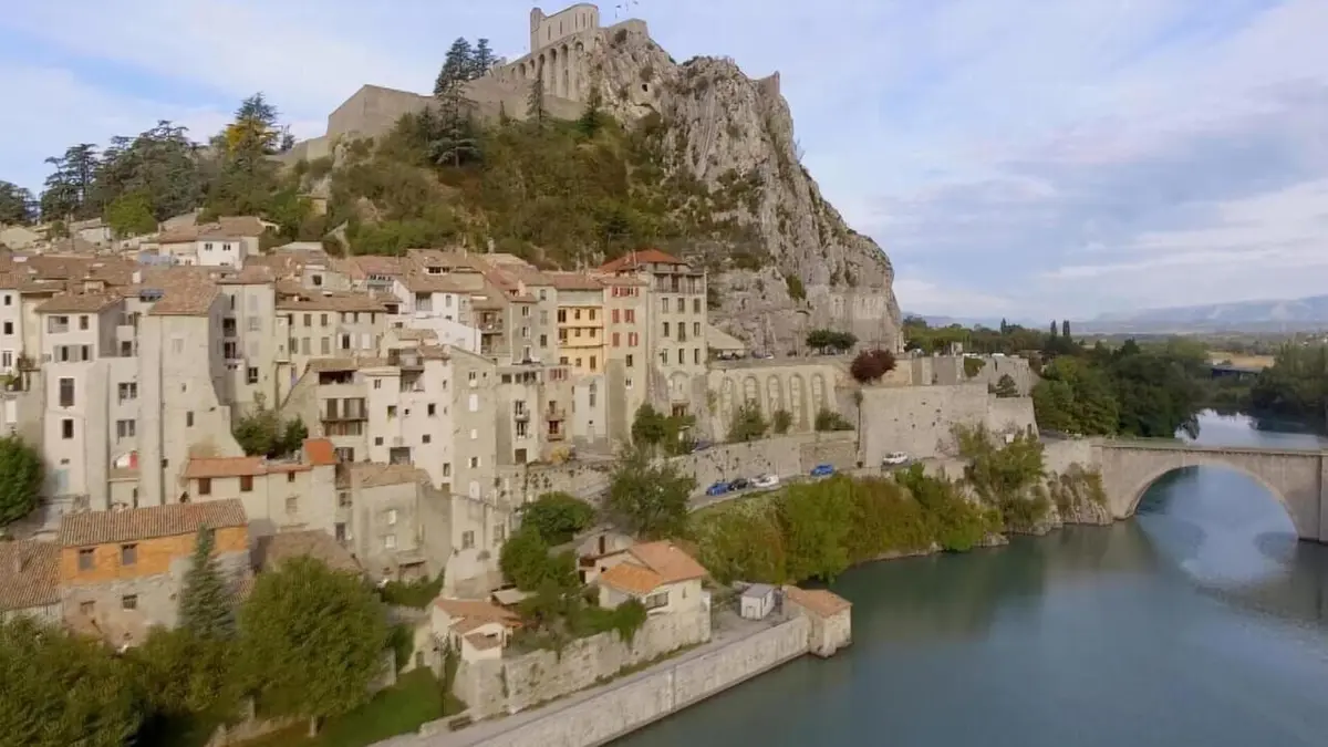 Les 100 lieux qu'il faut voir La Provence, des Alpes au Luberon