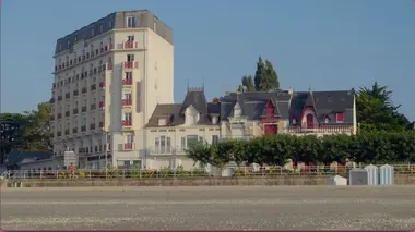 Les 100 lieux qu'il faut voir La côte Atlantique, à l'heure de la Belle Epoque