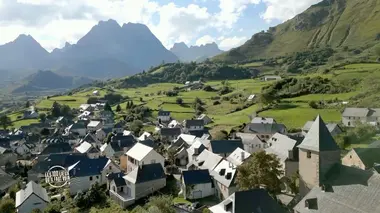 Les 100 lieux qu'il faut voir Les Pyrénées, terre d'histoire et de transhumance