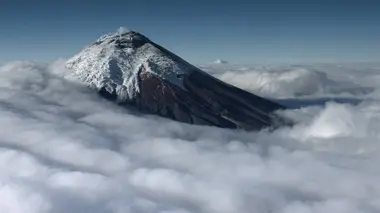 Les Andes, nature extrême E01 Des monts enneigés sous l'équateur