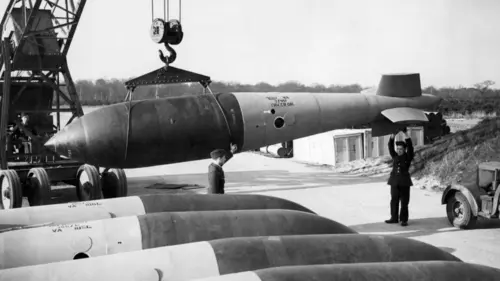 Casting Les armes secrètes de la Seconde Guerre mondiale Bombes