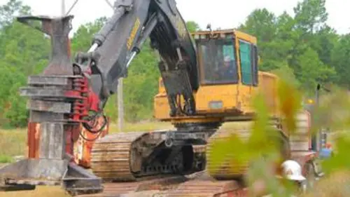 Les bûcherons du marais S03E05 Sous les trombes d'eau
