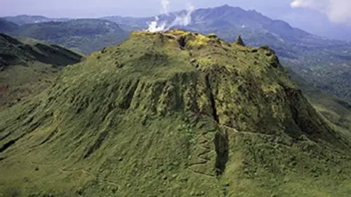 Les Caraïbes E04 Volcans et baleines