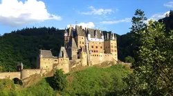 Les châteaux du Moyen Age