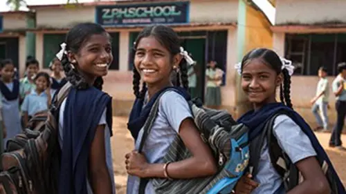 Les chemins de l'école E01 Le chemin de l'école de Devi