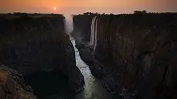 Visuel de Les chutes Victoria, la fumée qui gronde