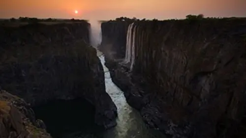 Les chutes Victoria, la fumée qui gronde