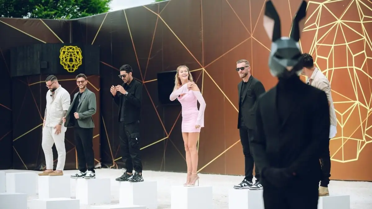 Les cinquante S03E24 Too much en streaming