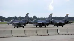 Les combattants du ciel  S04E03 Le F-16 Fighting Falcon