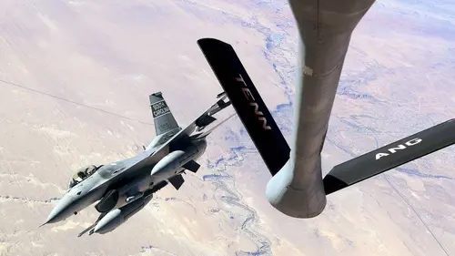 Les combattants du ciel S04E03 Le F-16 Fighting Falcon