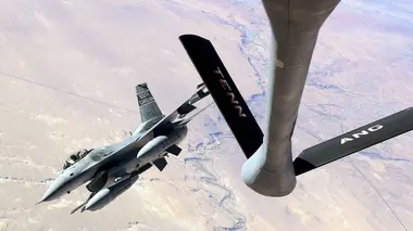 Les combattants du ciel S04E03 Le F-16 Fighting Falcon