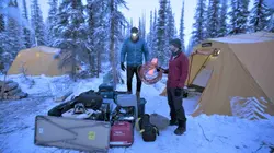 Les derniers Alaskiens S03E08 Course contre le soleil