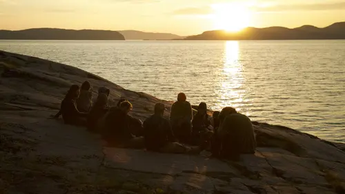 Les derniers humains S01E01 Mathieu – Défi survie côtière