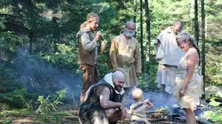Les derniers humains S01E02 Simon – La Préhistoire