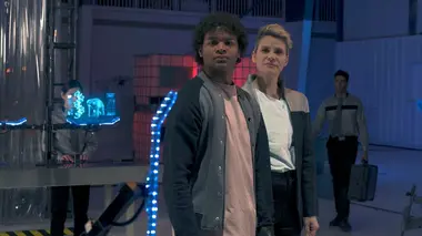 Les derniers rescapés S02E10 La lutte ou la fuite
