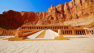 Sur la piste du tombeau de Néfertiti