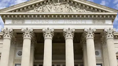 Enquête sur une justice au bord de la faillite