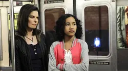 Les experts : Manhattan S07E18 Crise d'identité