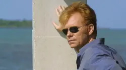 Les experts : Miami S01E04 Les dessous de Miami