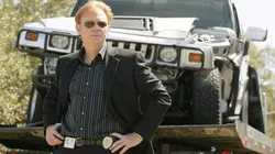 Les experts : Miami S05E02 Les infiltrés en streaming