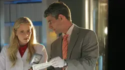 Les experts : Miami S02E20 Experts contre experts