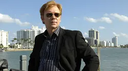 Les experts : Miami S04E25 L'un des nôtres