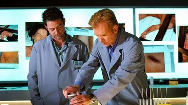 Les experts : Miami S01E12 Une empreinte de trop