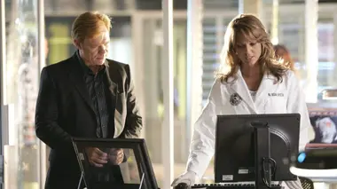 Les experts : Miami S05E06 Le cercueil maudit