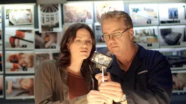 Les experts S07E10 Meurtres en miniature