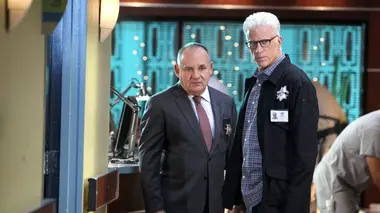 Les experts S14E03 Retour de flammes