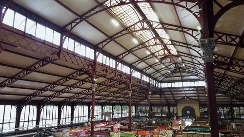 Les halles ont le ventre en poupe