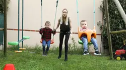 Les mamans S03E100 Vous avez un colis