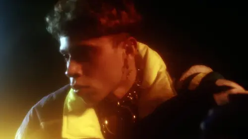 Les mondes brûlent dans l'ombre