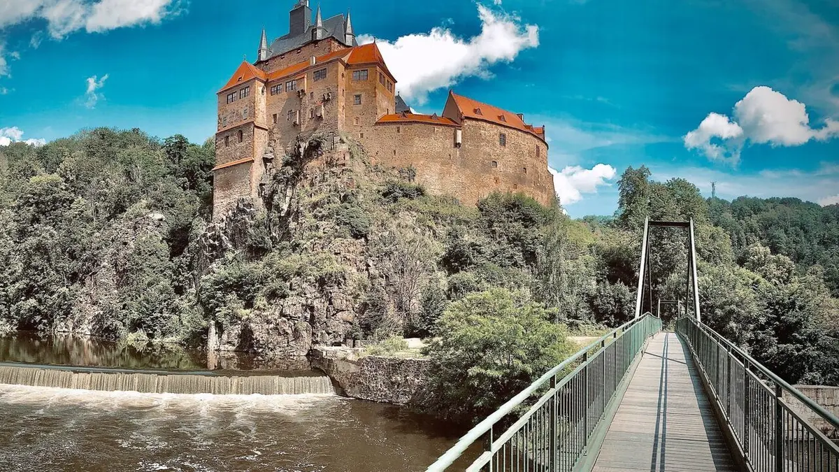Les monts Métallifères Châteaux forts et créatures troglodytes