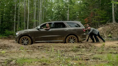 Les Newbies S01E07 Voyage au centre des terres