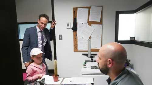 Les Newbies S02E02 Gueule de bois